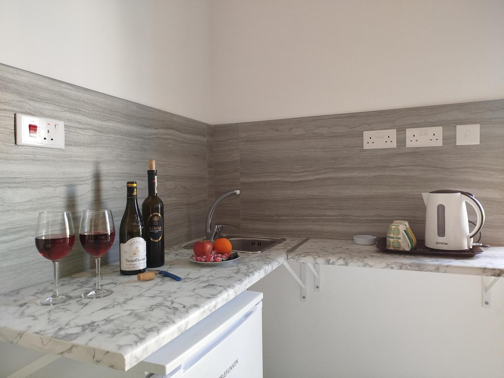 Limestone Sun Suites Sliema Room photo